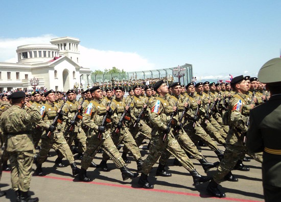 Чёткий строевой шаг...