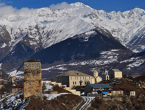 Поселок Местия, Сванетия (Грузия). Фото: www.flickr.com/photos/leonio, автор Леван Ниорадзе