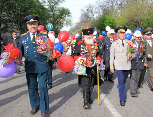 Шествие ветеранов по центральным улица Ростова-на-Дону. 9 мая 2011 г. Фото "Кавказского узла"