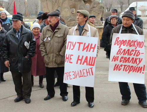 Калмыкия, Элиста, 24 декабря 2011 г. Участники митинга протеста против результатов выборов в Госдуму РФ. Фото Данары Чурюмовой для "Кавказского узла"