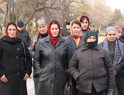 Жители селения Храх-Уба на митинге 8 февраля 2011 г. в Махачкале. Фото Анвара Курбанмагомедова, http://xpax.info