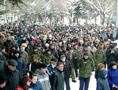 Митинг в знак консолидации общества на Театральной площади в Цхинвале 9 февраля 2012 г. Фото Марии Котаевой для "Кавказского узла"