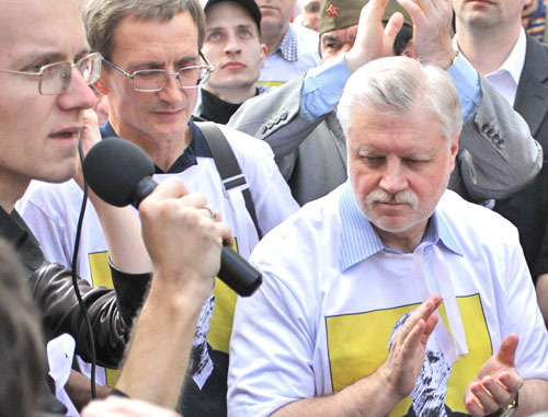 Олег Шеин и Сергей Миронов во время митинга. Астрахань, 14 апреля 2012 г. Фото Ивана Ротанова для "Кавказского узла"