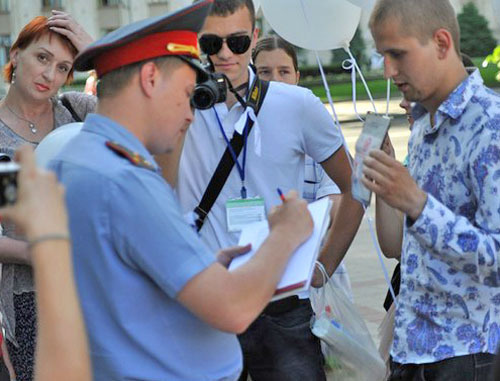 "Народные гуляния" оппозиции прошли в Краснодаре. 10 мая 2012 г. Фото Максима Рожкова