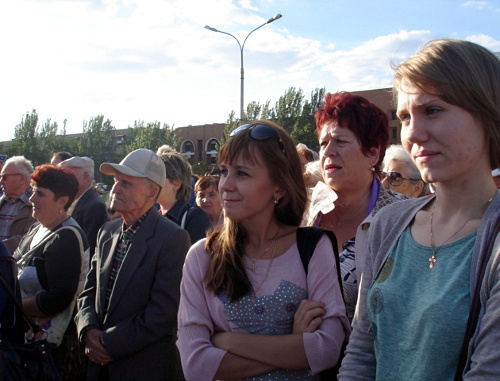 Участники митинга против повышения тарифов ЖКХ и ликвидации рынков. Волгоградская область, Волжский, 9 сентября 2012 г. Фото Татьяны Филимоновой для "Кавказского узла"