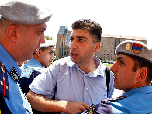 Акция протеста против повышения платы за проезд. Ереван, 19 июля 2013 г. Фото © PanARMENIAN Photo/Hrant Khachatryan