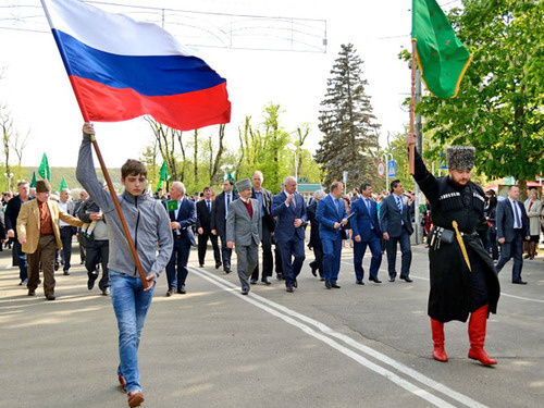 Праздничные мероприятия в День государственного флага республики Адыгея. Майкоп, 25 апреля 2014 г. Фото: официальный интернет-сайт исполнительных органов государственной власти Республики Адыгея http://www.adygheya.ru/