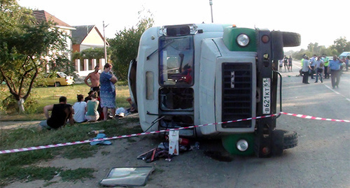 Автобус следовали из хутора Ленин в станицу Ольгинская, Ростовская область. Фото: http://www.61.mchs.gov.ru/operationalpage/emergency/detail.php?ID=27026