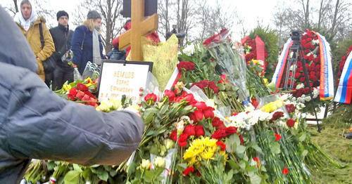 На могиле Бориса Немцова. Москва, 3 марта 2015 г. Фото Вячеслава Ферапошкина для "Кавказского узла"