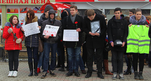 Митинг с требованием обвинительного приговора Надежде Савченко перед зданием Донецкого городского суда, 21 марта 2016 года. Фото Константина Волгина для "Кавказского узла"