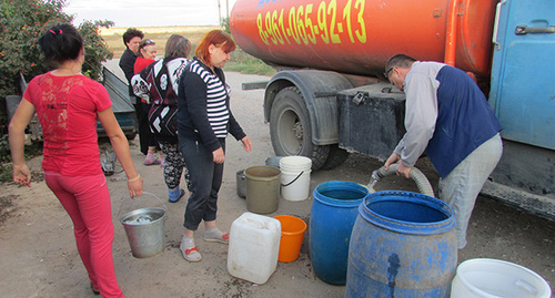 Цистерна с водой в селе Красный Пахарь Городищенского района. Фото Вячеслава Ященко для "Кавказского узла"