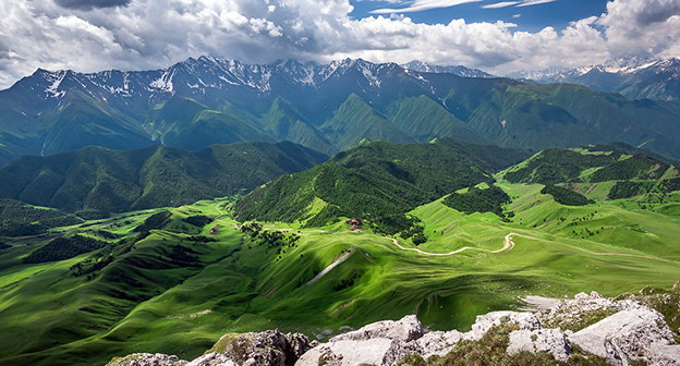 Вид на Кавказские горы (хребет), Ингушетия. Фото Тимур Агиров
https://ru.wikipedia.org/wiki/Ингушетия
