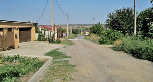 Станица Мишкинская, улица с домом Синельников. Фото Константина Волгина для "Кавказского узла"