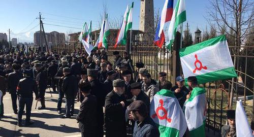 На площади в Магасе собралось около 10 тысяч человек 26.03.2019. Фото Магомеда Муцольгова для "Кавказского узла"