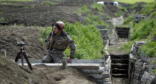 На линии соприкосновения в Нагорном Карабахе. Фото: REUTERS/Staff