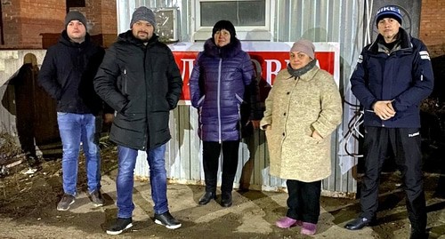 Участники голодовки пайщиков недостроенного дома ЖСК "Наш дом" в Краснодаре. 1 декабря 2020 года. Фото Евгении Новиковой, предоставлено "Кавказскому узлу" автором.