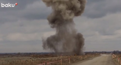 Взрыв во время восстановительных работ в селе Гарванд Агдамского района. Кадр видео Baku TV https://www.youtube.com/watch?v=QTrxWTFoN9M&t=12s 