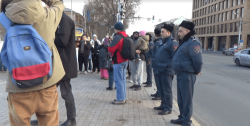 Силовики присутствовали на акции.  Фото Армине Мартиросян для "Кавказского узла".