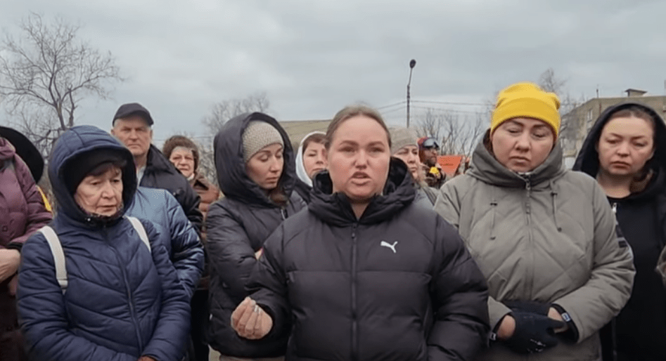 Жители Воскресенского выступили против продолжительного использования полигона. Стоп-кадр видео из YouTube-канала whynotrepublic от 17.01.25, https://www.youtube.com/watch?v=YPJoyfLD9Js.