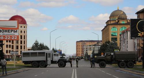 Силовики рядом с местом проведения митинга. Магас, 6 октября 2018 года. Фото Магомеда Муцольгова, http://www.mlin.store/blogs/342/posts/34822